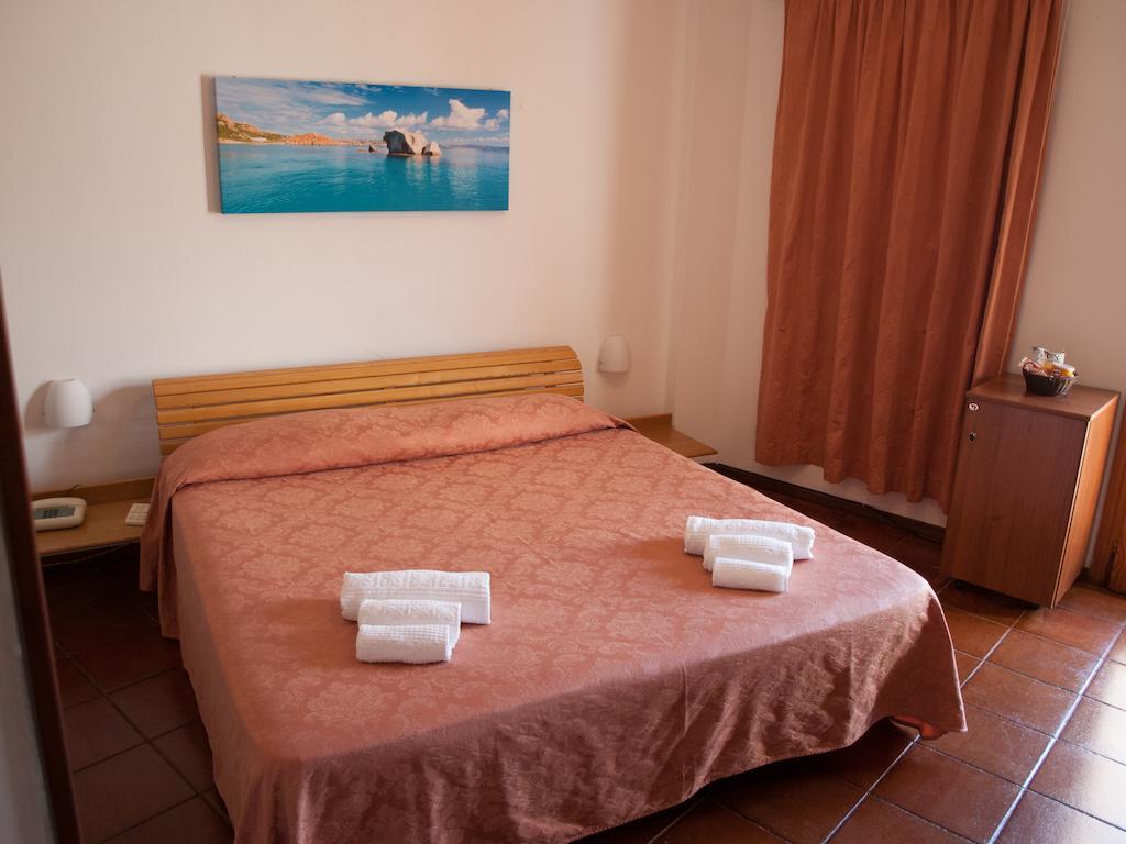 Hotel Garibaldi La Maddalena  Værelse billede